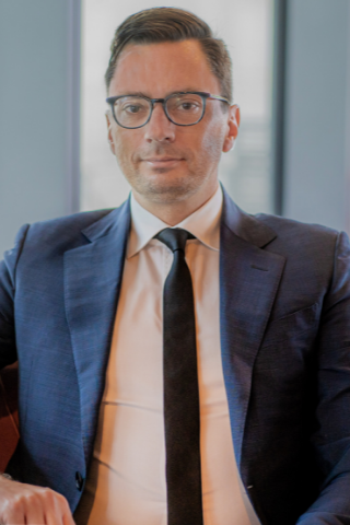 professor henrik cronqvist headshot